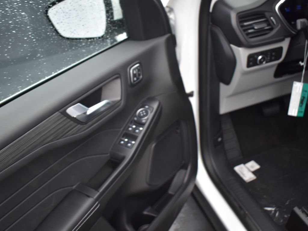 New 2025 Ford Escape SE w/ PHEV Premium Package FWD image 9