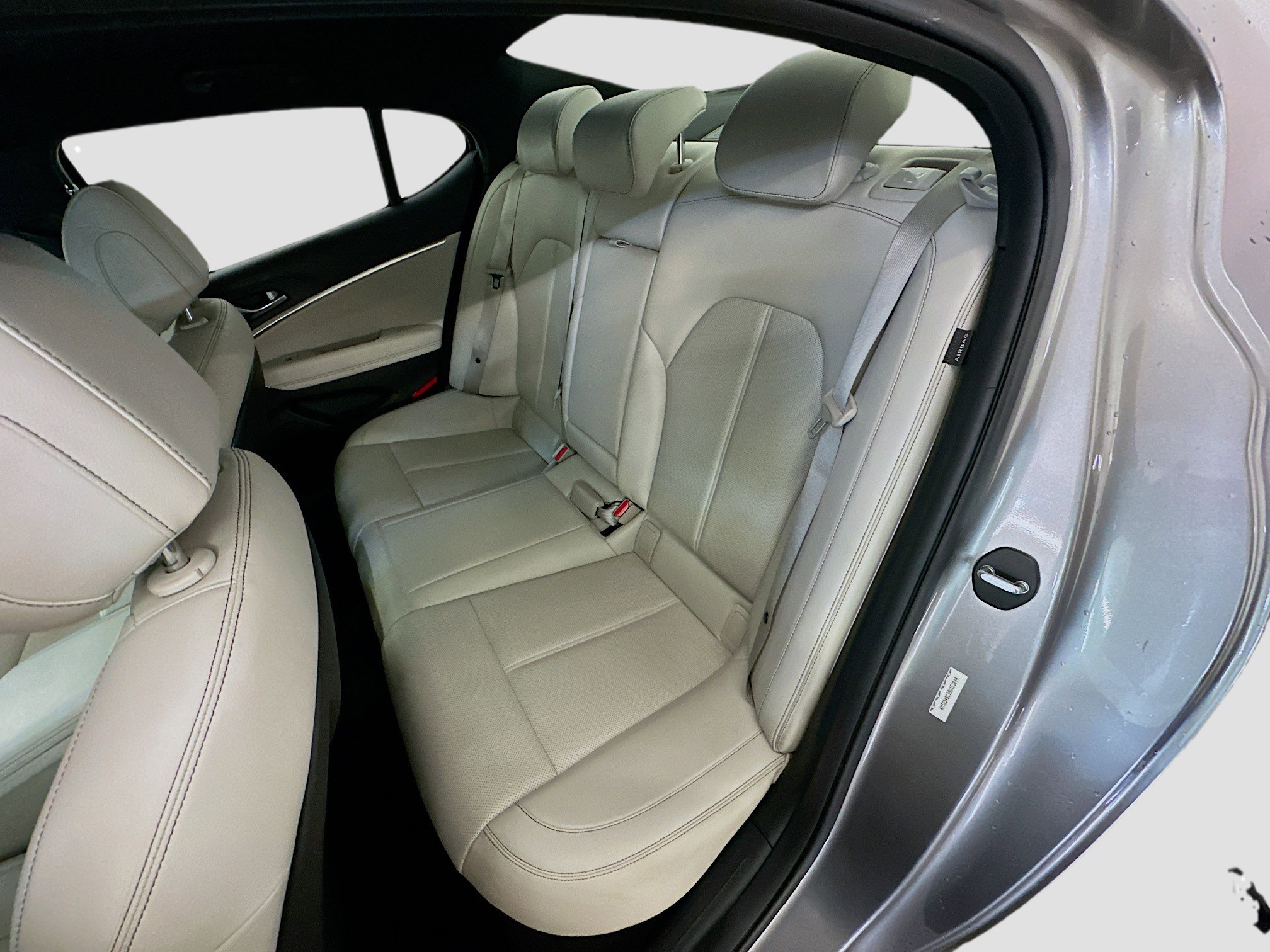 Used 2025 Genesis G70 2.5T image 29