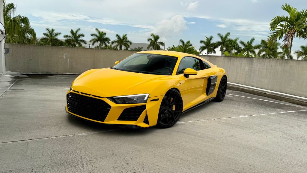Used 2021 Audi R8 V10 w/ Premium Package RWD image 5