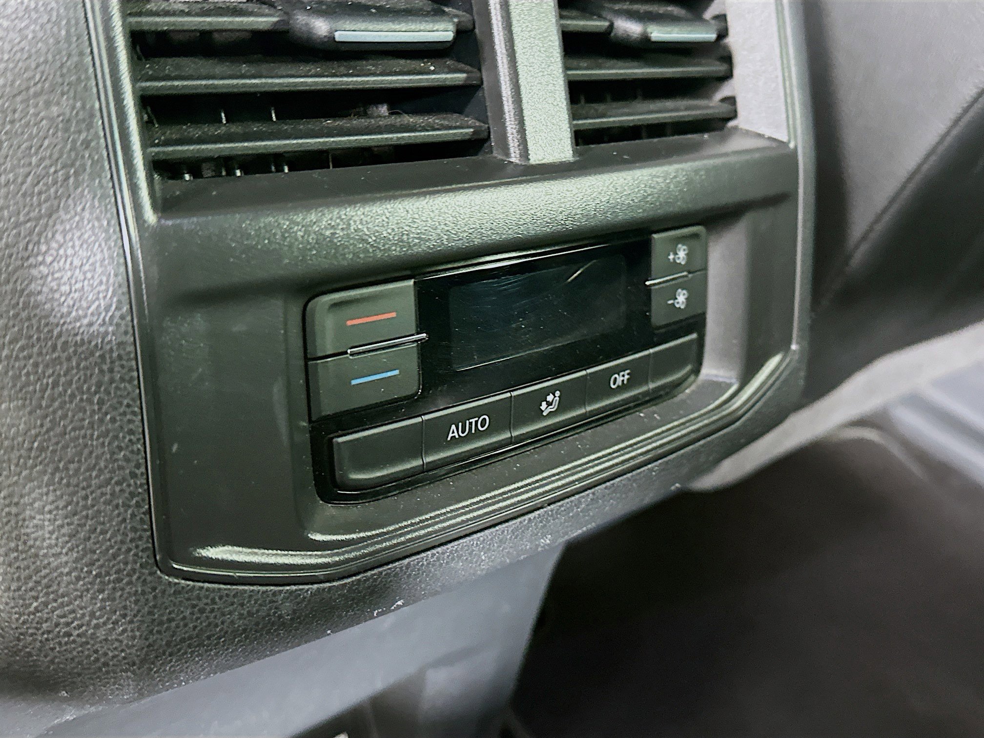 Used 2023 Volkswagen Atlas SE image 26