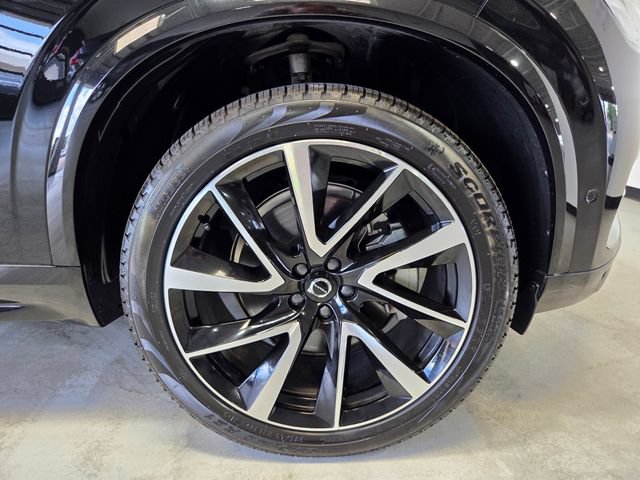Certified 2025 Volvo XC90 B5 Plus w/ Protection Package Premier AWD/4WD image 28
