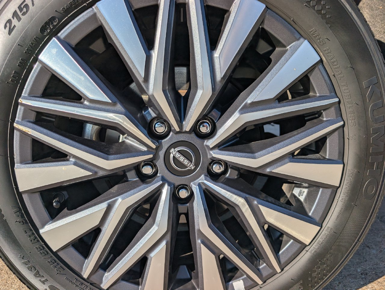 Used 2025 Nissan Altima 2.5 SV AWD/4WD image 7