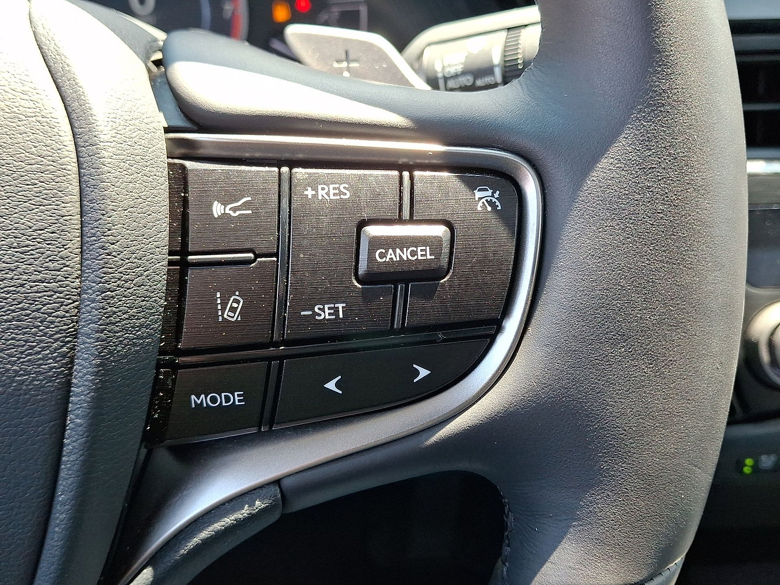 Used 2024 Lexus ES 350 w/ Accessory Package (Z1) FWD image 18