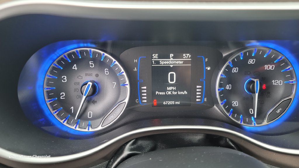 Used 2018 Chrysler Pacifica Touring-L FWD image 19