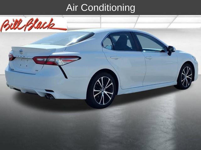 Used 2018 Toyota Camry SE image 3