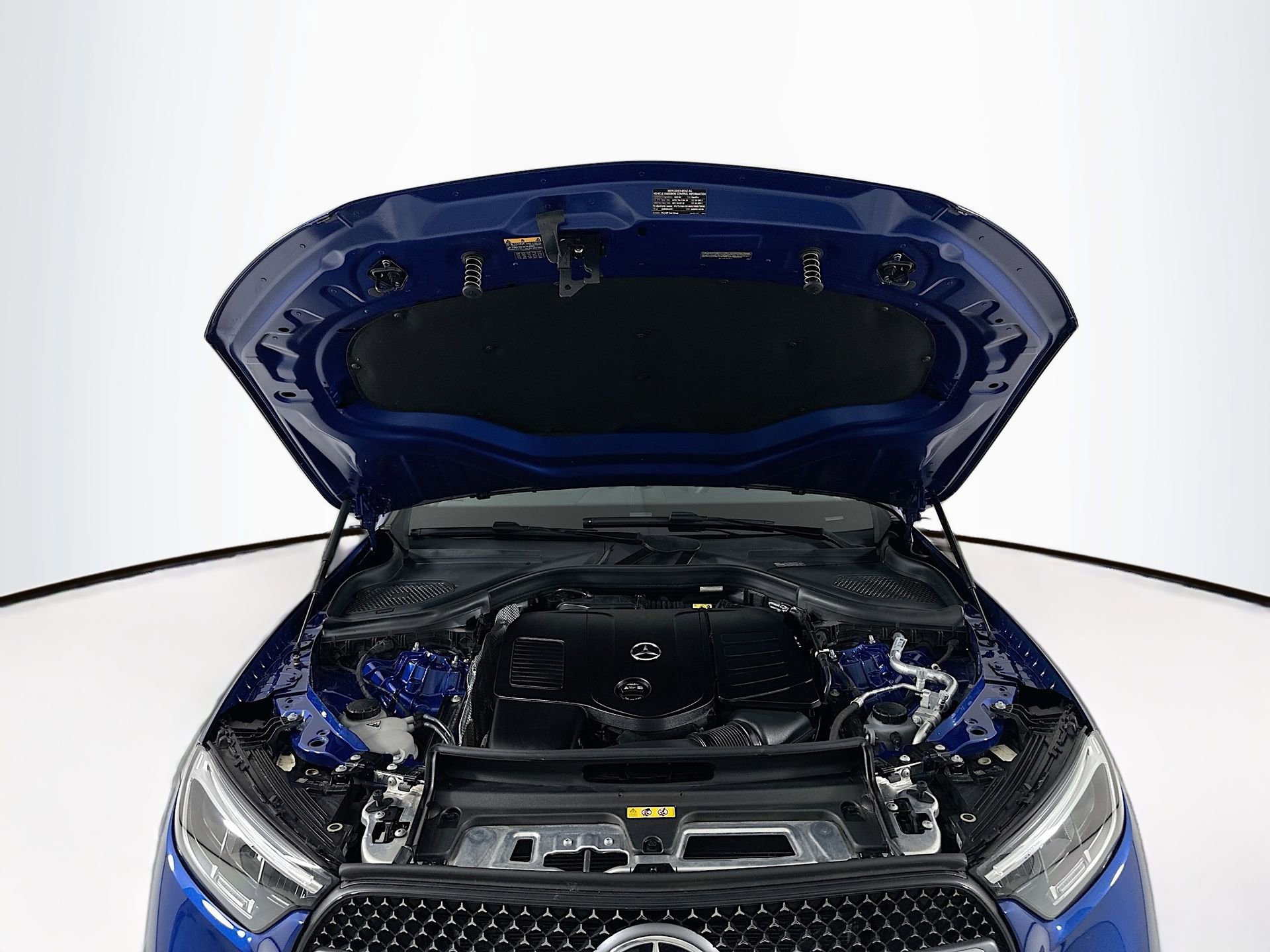 Used 2025 Mercedes-Benz GLC 300 4MATIC image 34