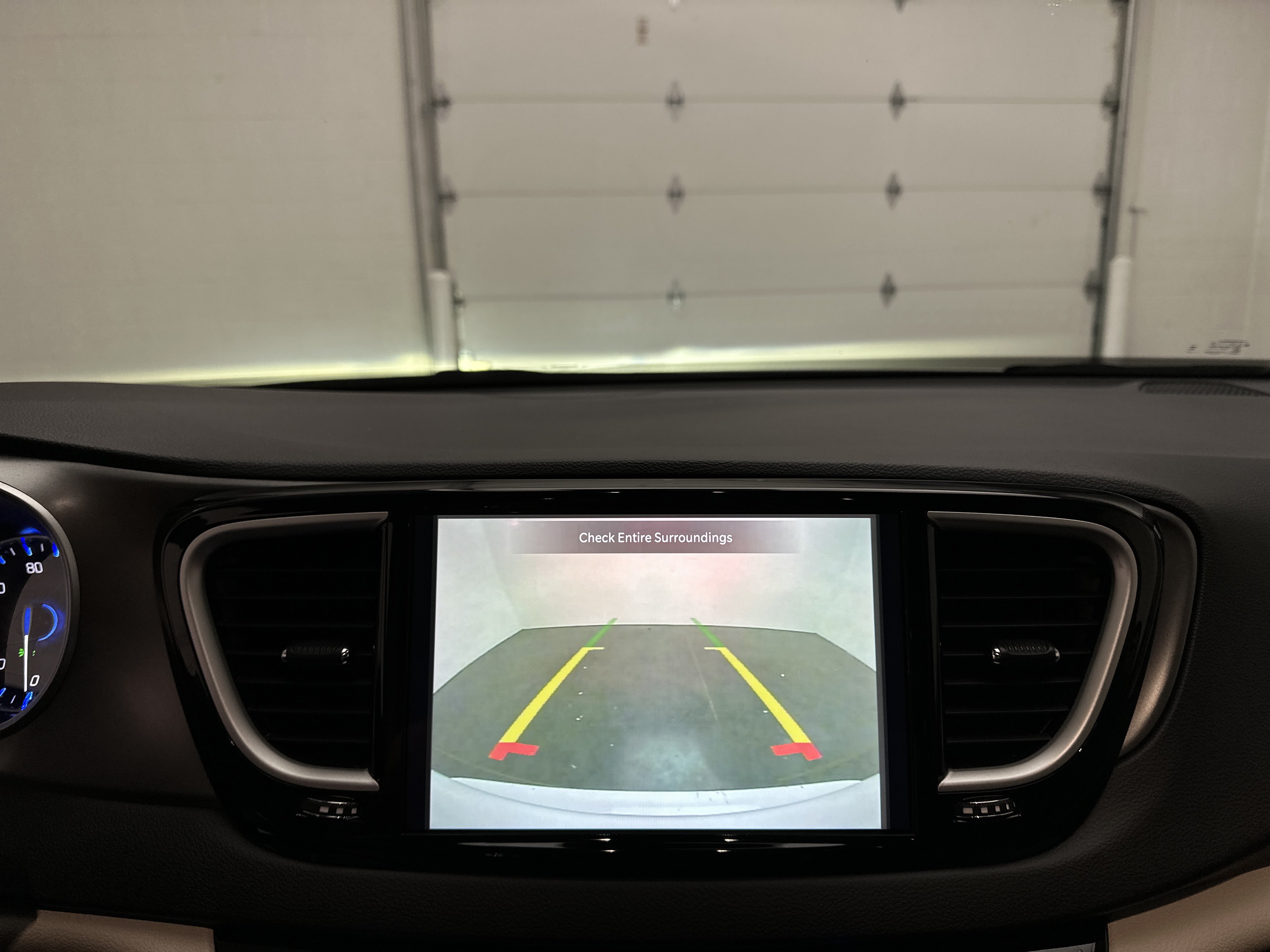 Used 2023 Chrysler Pacifica Touring-L FWD image 32