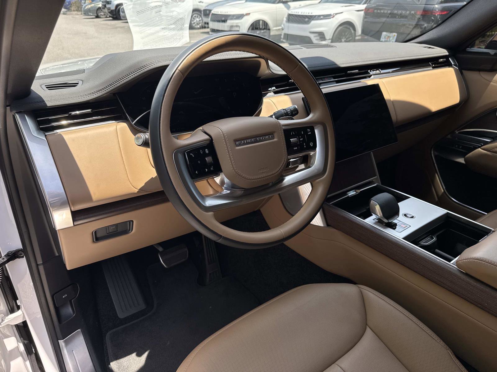 Certified 2025 Land Rover Range Rover Long Wheelbase SE AWD/4WD image 23