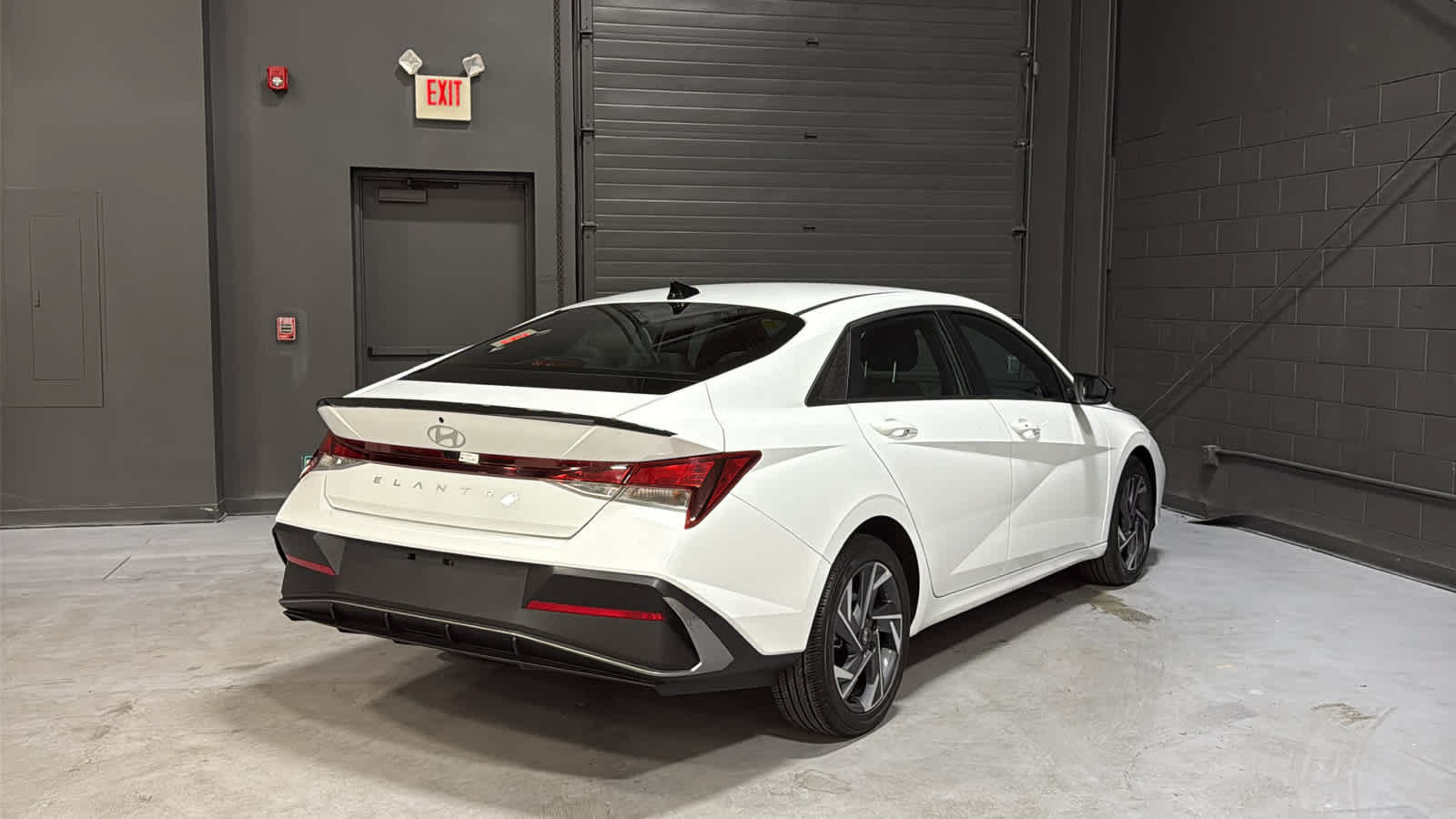 Used 2025 Hyundai Elantra Sport FWD image 4