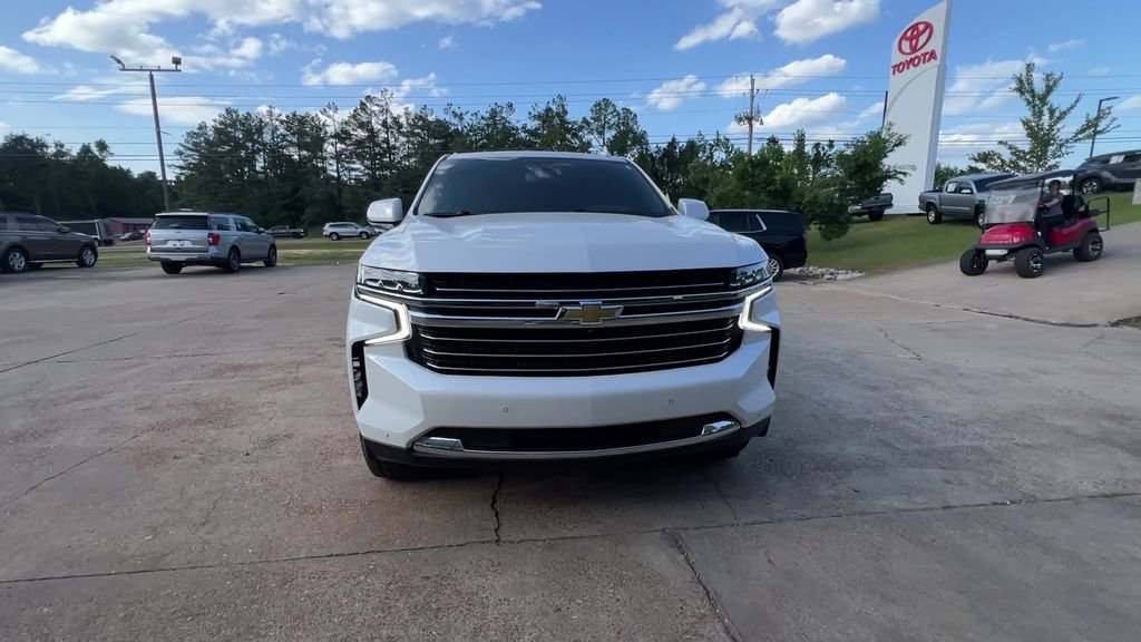 Used 2023 Chevrolet Suburban LT w/ Luxury Package RWD image 9