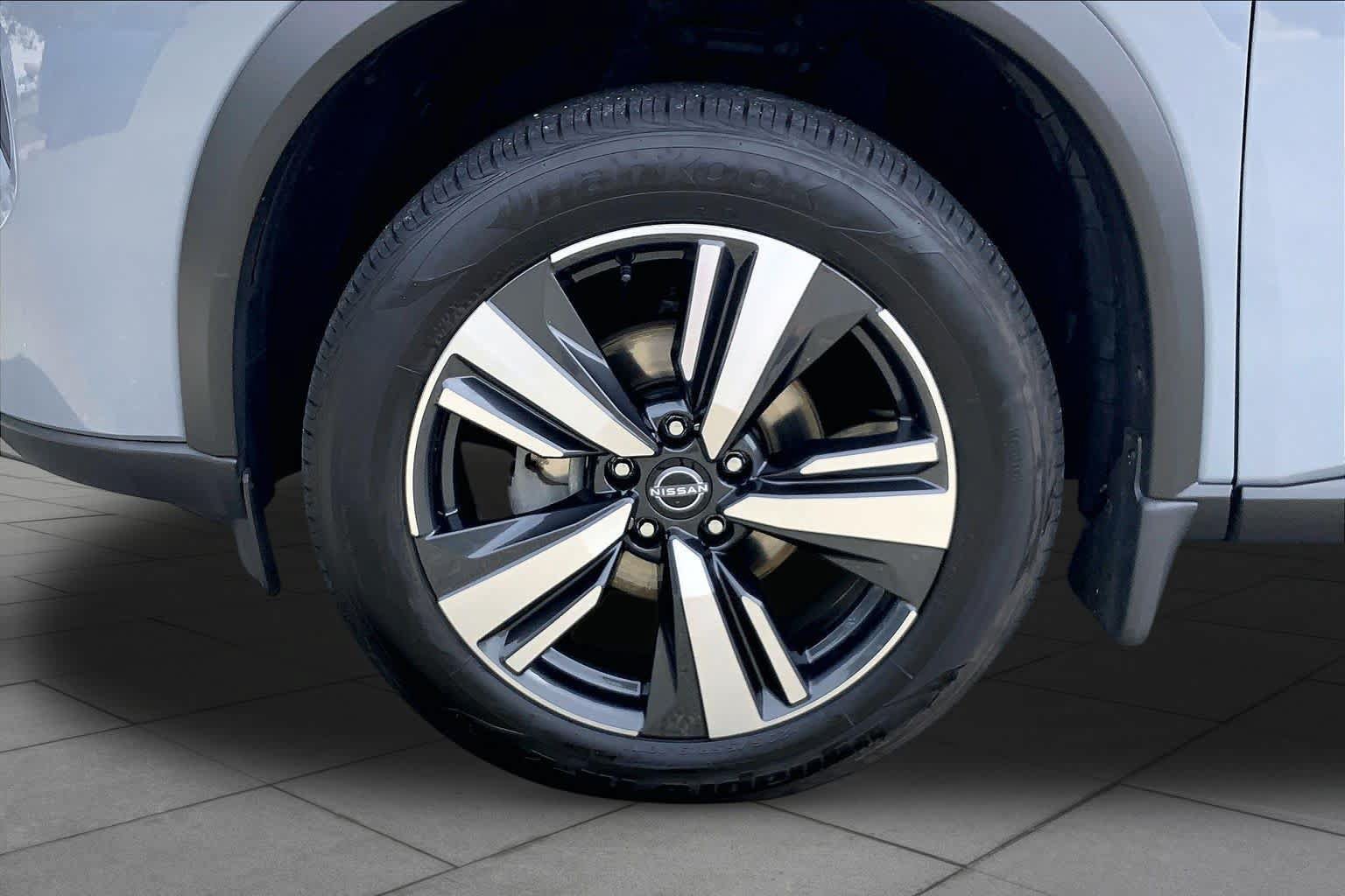 Used 2024 Nissan Rogue SL w/ SL Premium Package AWD/4WD image 11