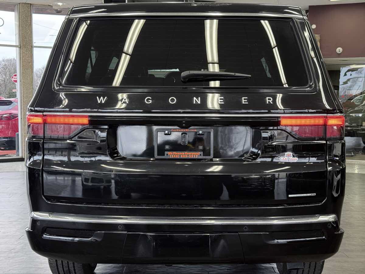 Used 2024 Jeep Wagoneer L Series III w/ Flexible Seating Group AWD/4WD image 10