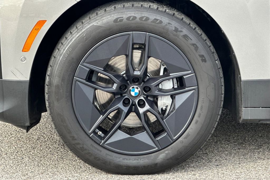 Used 2023 BMW iX xDrive50 w/ Premium Package image 33