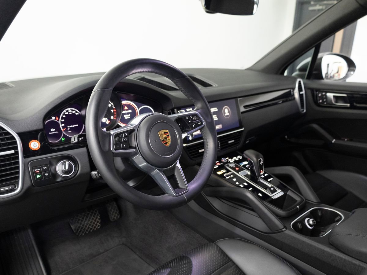 Certified 2023 Porsche Cayenne image 4