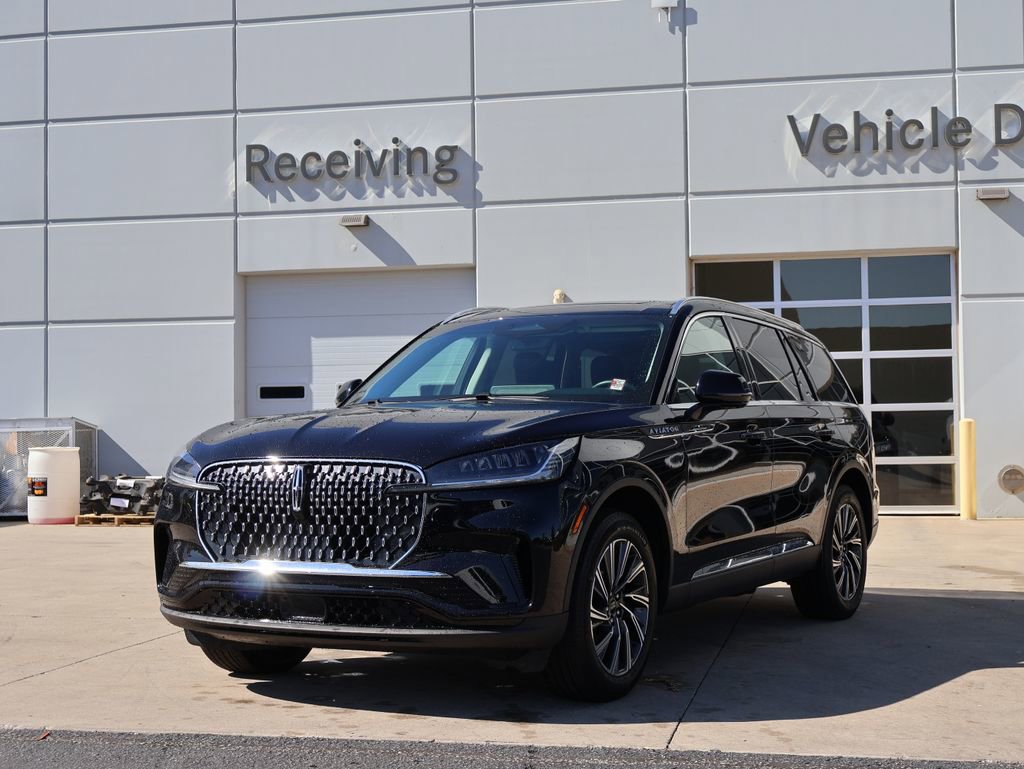 Used 2025 Lincoln Aviator AWD image 3
