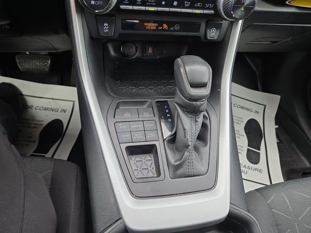 Used 2021 Toyota RAV4 XLE image 22