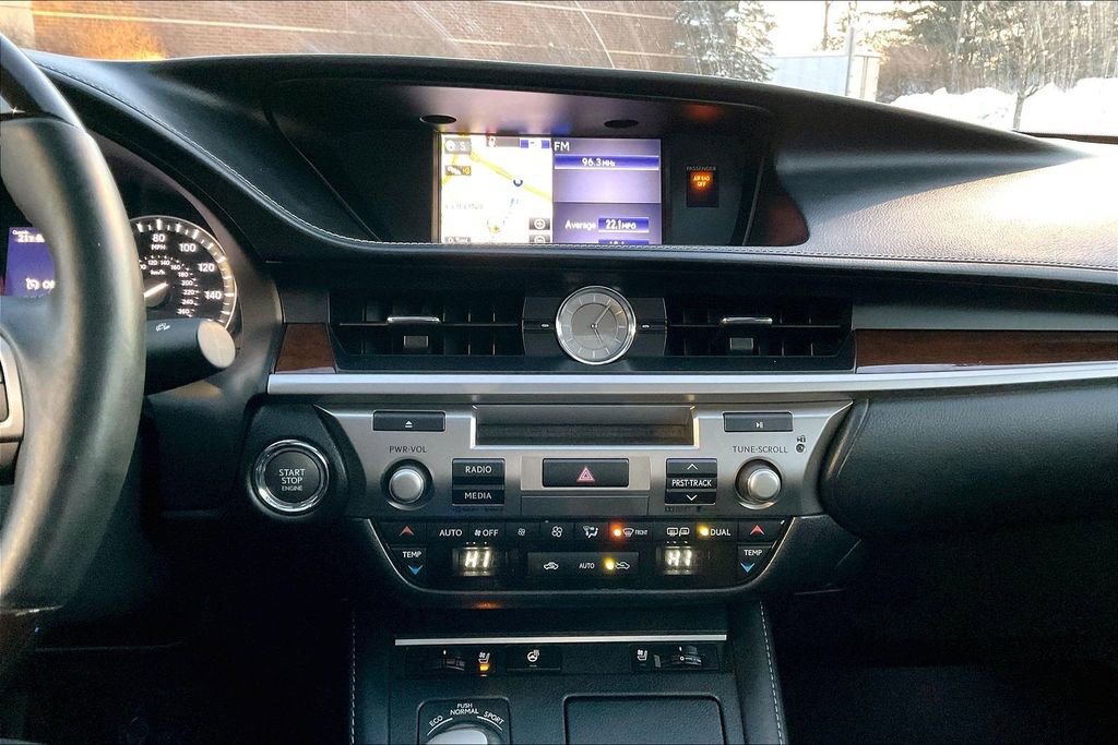 Used 2016 Lexus ES 350 w/ Navigation System Package image 14