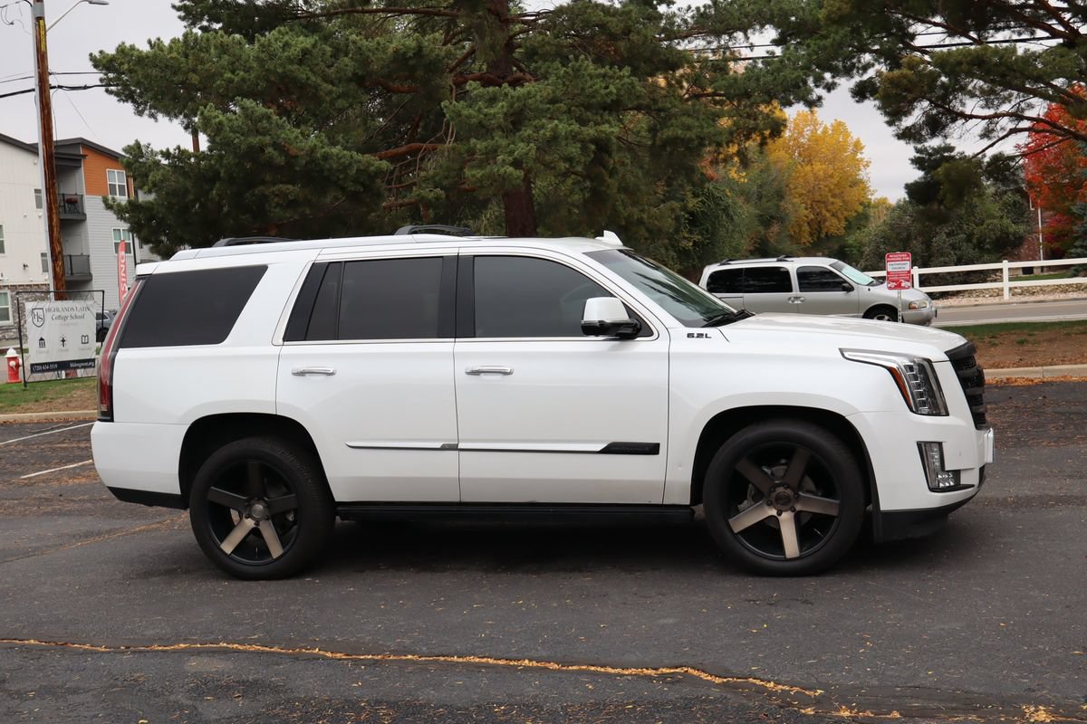 Used 2016 Cadillac Escalade Premium AWD/4WD image 2