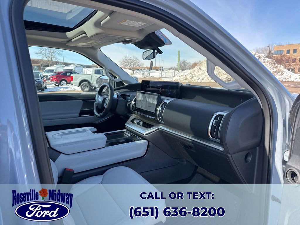 Used 2025 Ford Expedition Platinum image 42