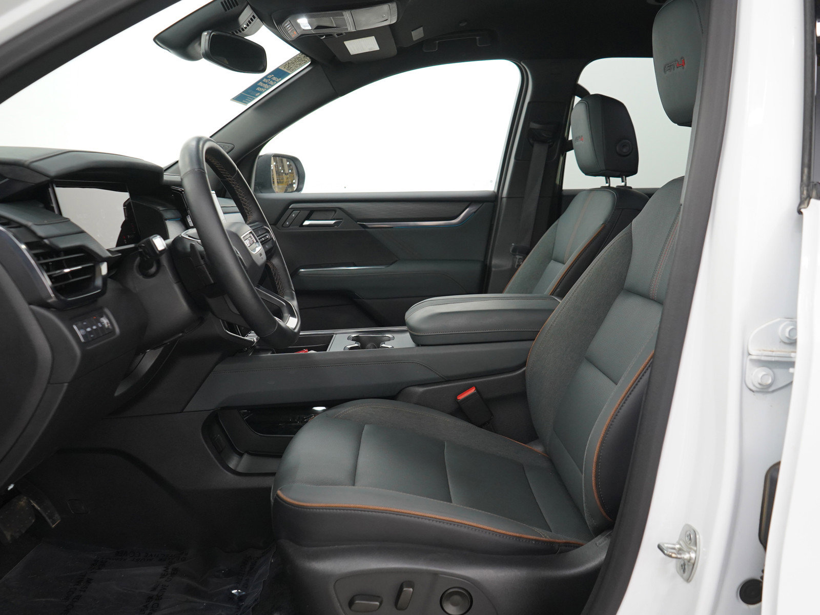 Used 2025 GMC Acadia AT4 AWD/4WD image 24