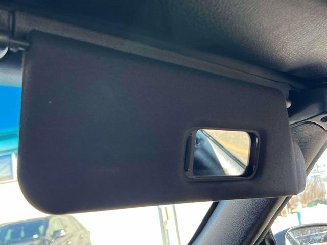 Used 2005 Ford Thunderbird image 31