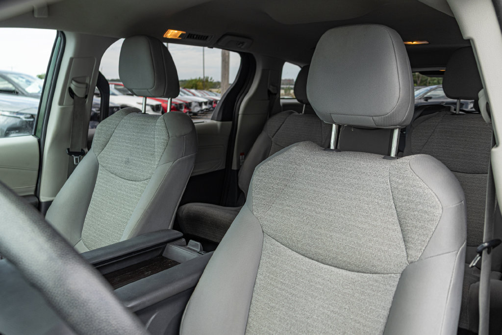 Used 2021 Toyota Sienna LE FWD image 13
