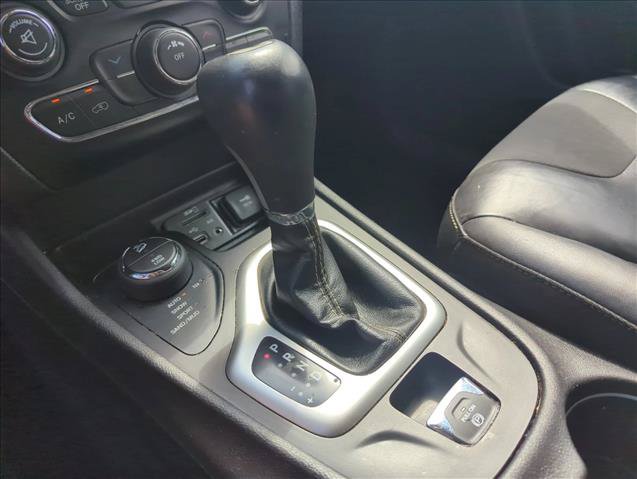 Used 2018 Jeep Cherokee Latitude Plus w/ Cold Weather Group AWD/4WD image 16