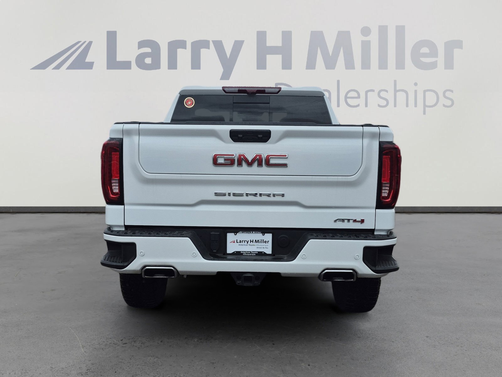 Used 2024 GMC Sierra 1500 AT4 w/ Technology Package image 4