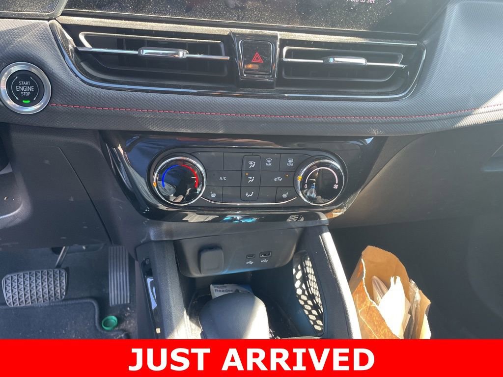 Used 2025 Chevrolet TrailBlazer RS w/ Driver Confidence Package image 11