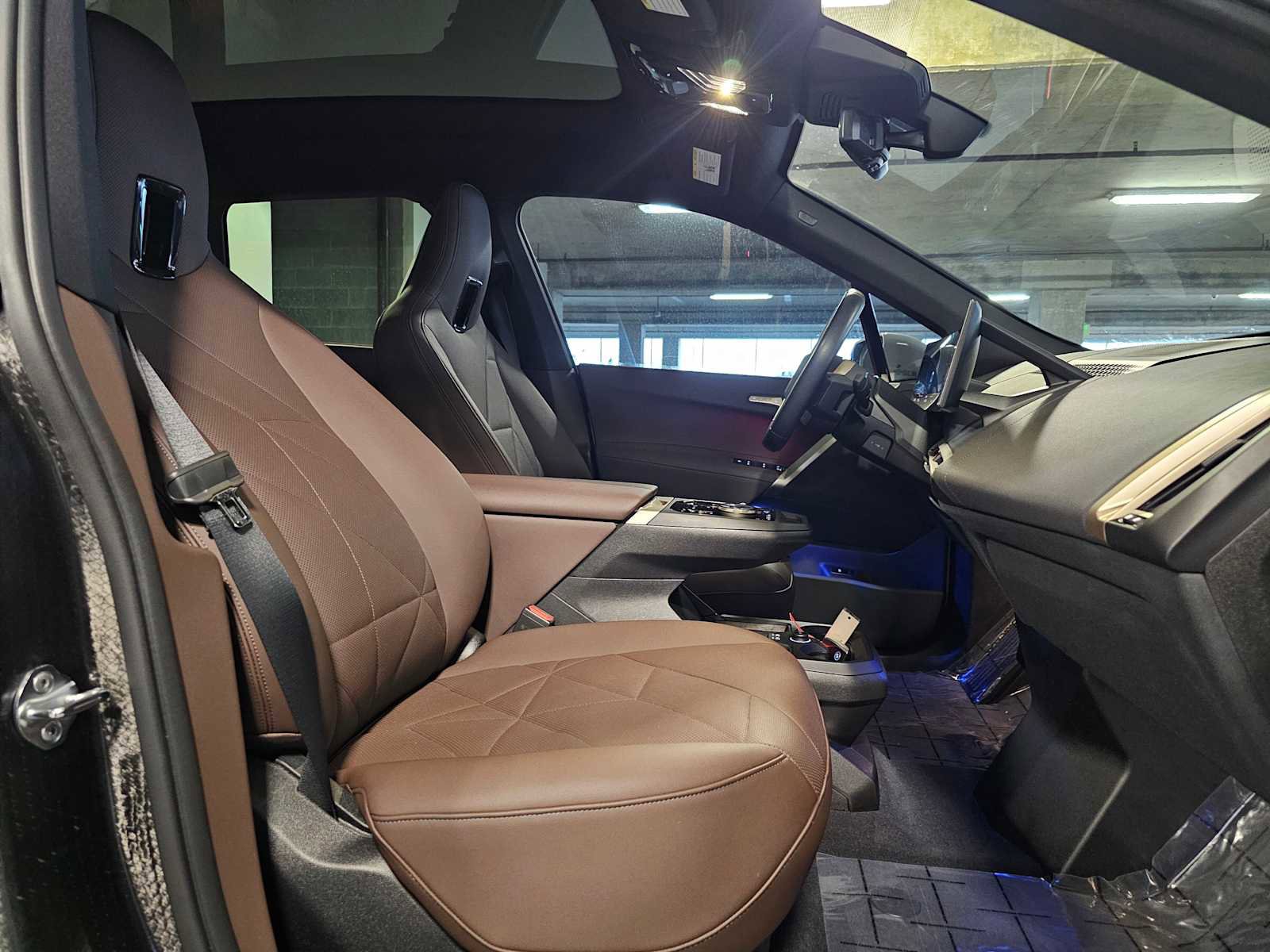 Used 2024 BMW iX xDrive50 w/ Premium Package image 37