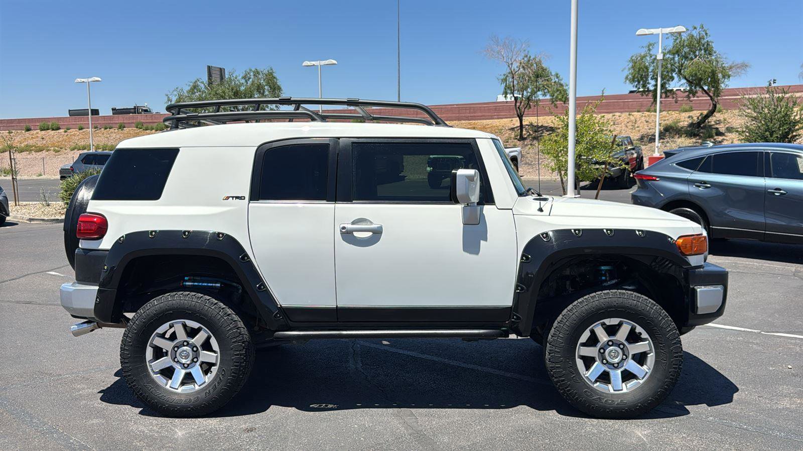 Used 2014 Toyota FJ Cruiser 4WD w/ Upgrade Package image 9