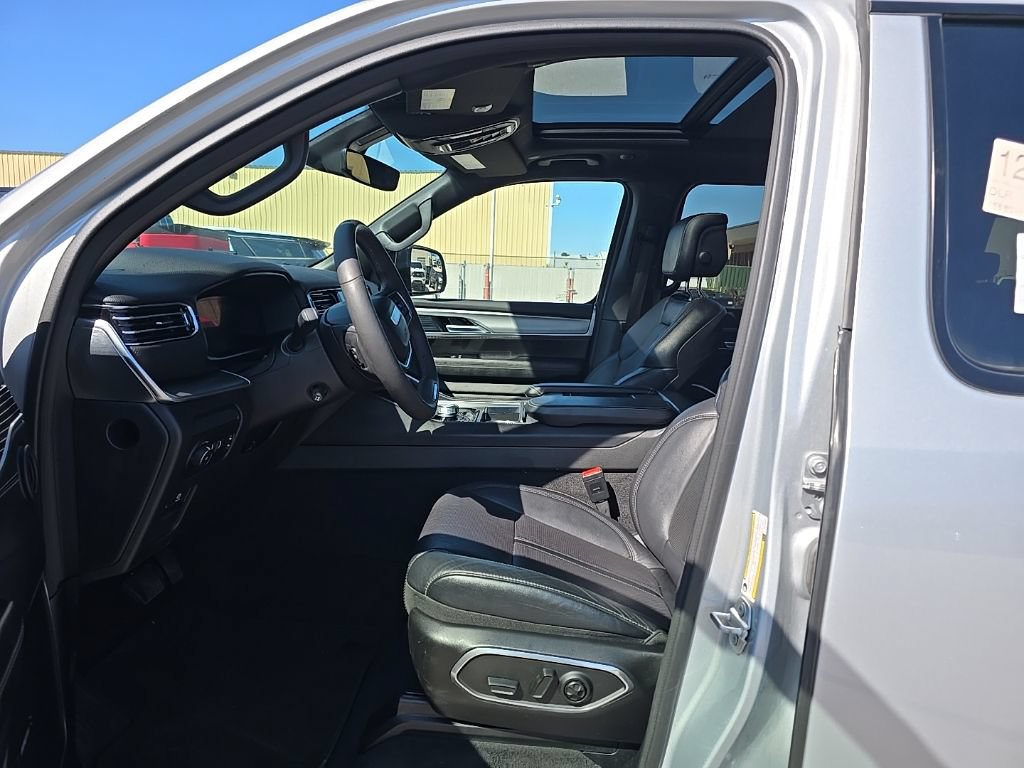 Used 2024 Jeep Wagoneer Series II AWD/4WD image 9