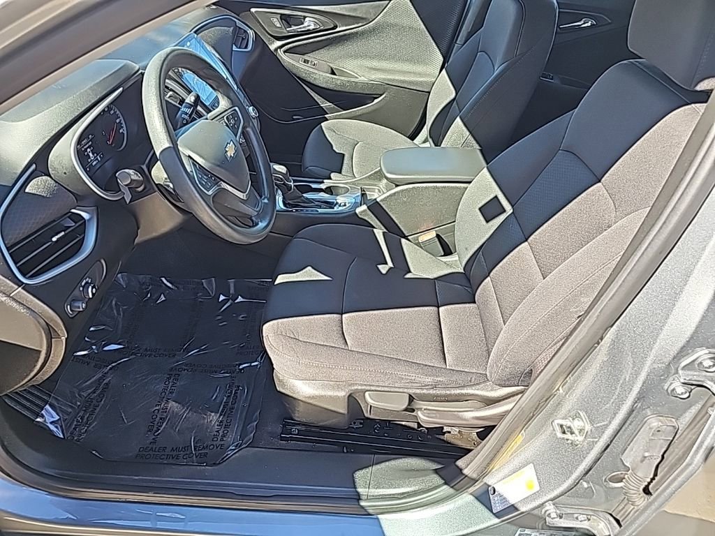 Used 2023 Chevrolet Malibu LS image 2