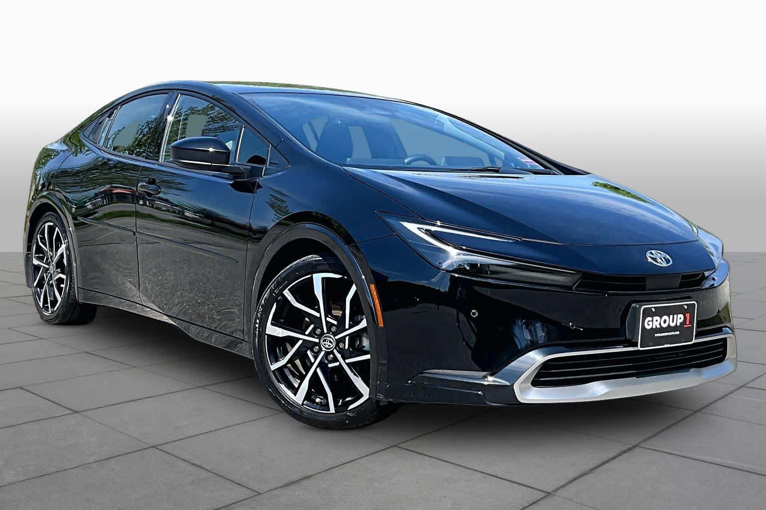 Used 2023 Toyota Prius Prime Premium FWD image 3