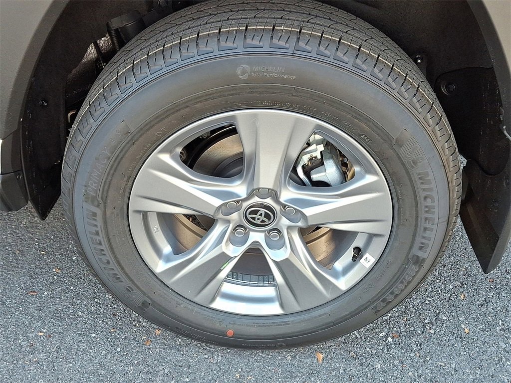 New 2025 Toyota RAV4 XLE image 5