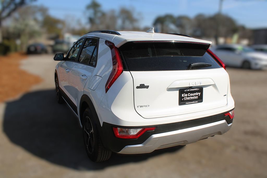Used 2025 Kia Niro LX image 11