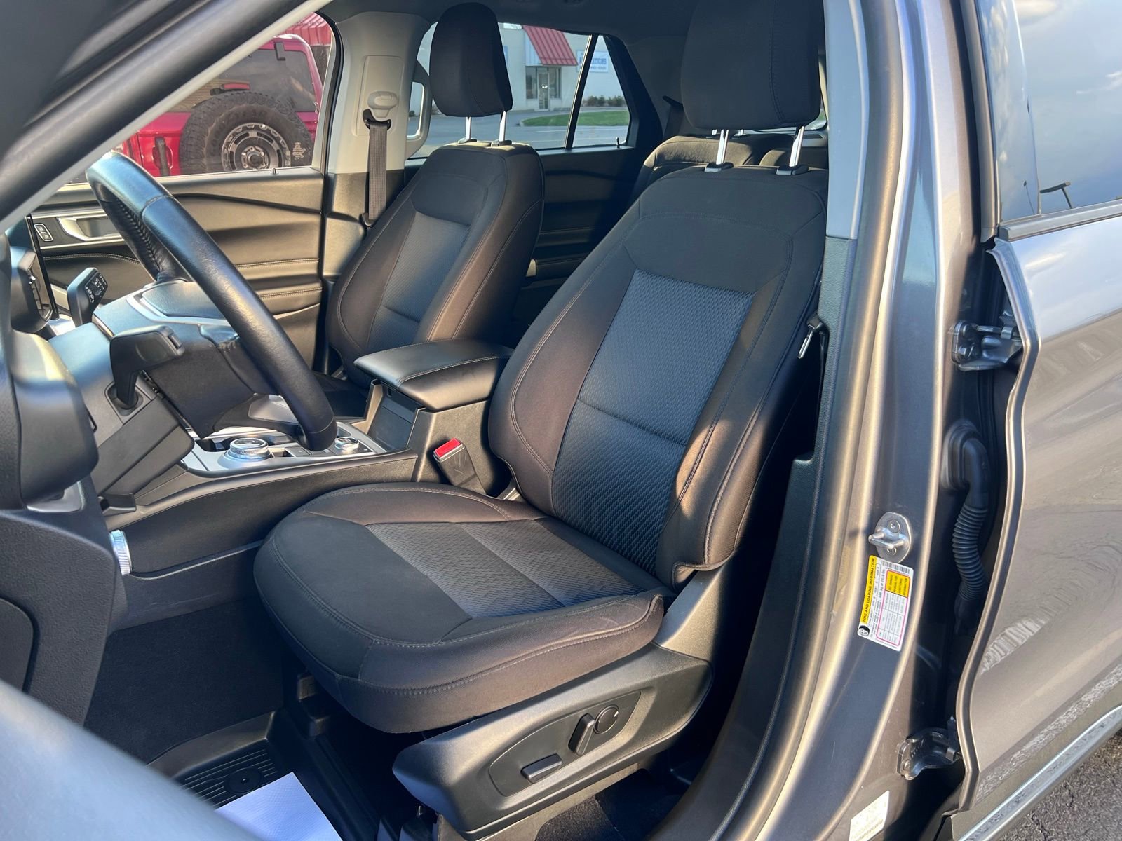 Used 2022 Ford Explorer XLT AWD/4WD image 23