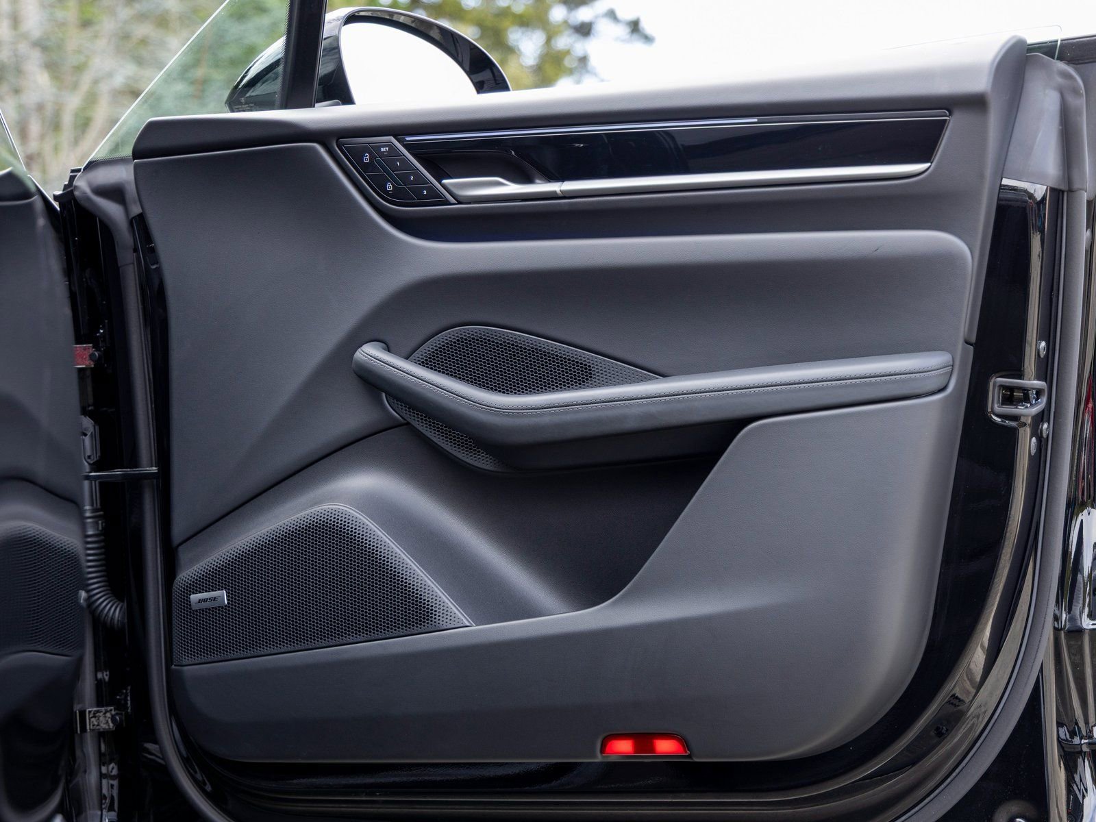 Certified 2025 Porsche Macan Electric image 51