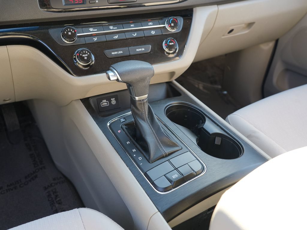 Used 2018 Kia Sedona L FWD image 24