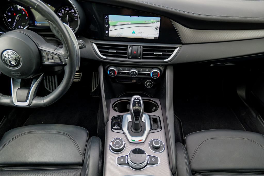 Used 2022 Alfa Romeo Giulia Veloce AWD/4WD image 48