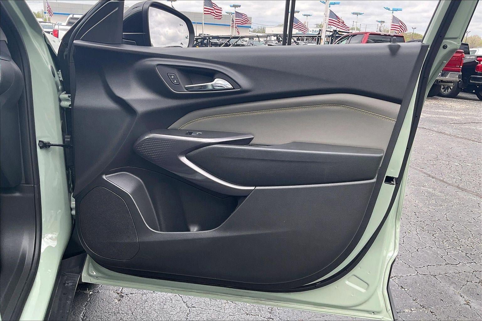 Used 2024 Chevrolet Trax ACTIV w/ Sunroof Package FWD image 26