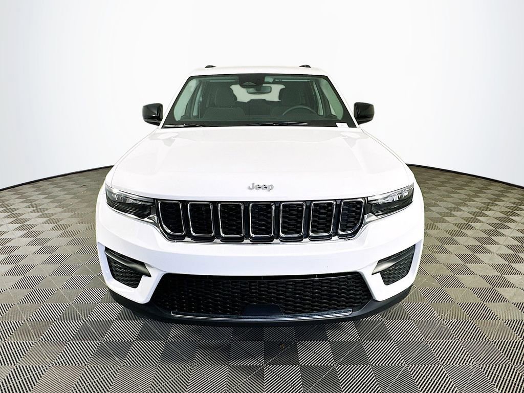 Certified 2023 Jeep Grand Cherokee Laredo w/ Luxury Tech Group I AWD/4WD image 4