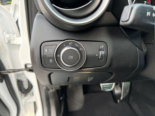 Used 2023 Alfa Romeo Giulia Veloce AWD/4WD image 17