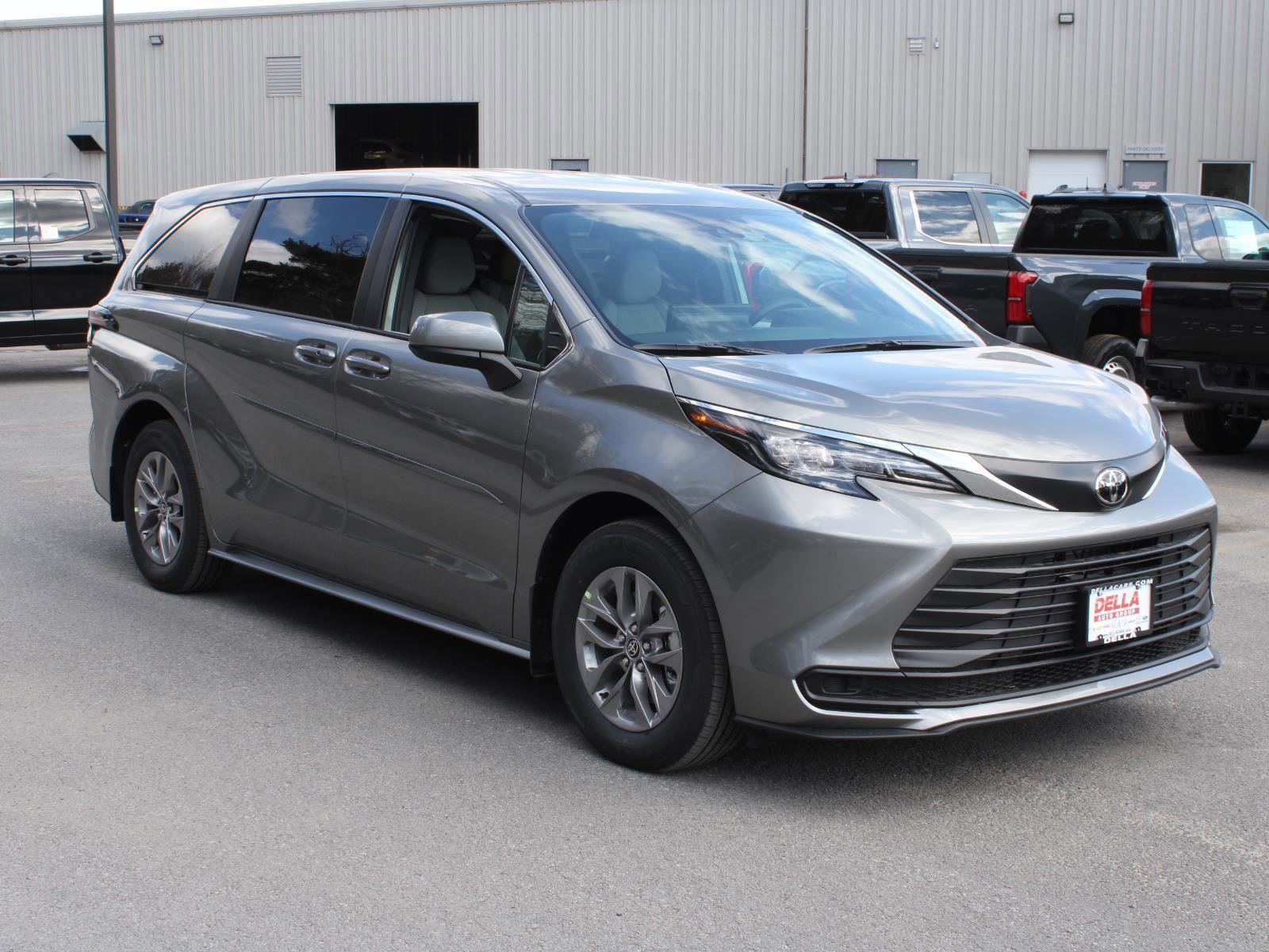New 2026 Toyota Sienna LE AWD/4WD image 3