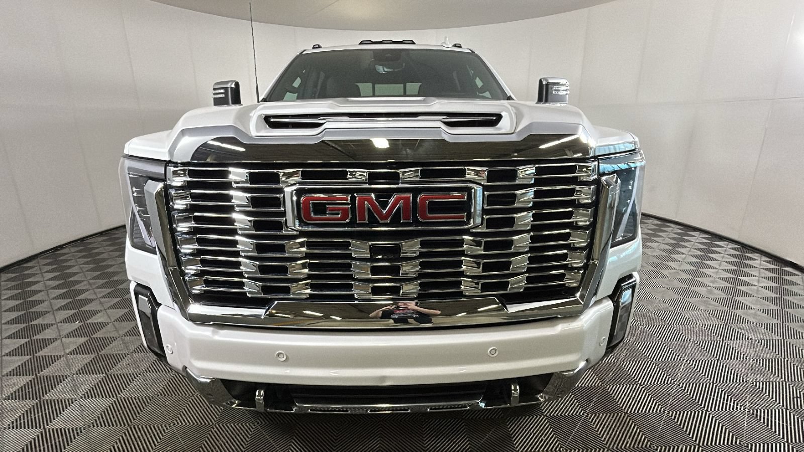 Used 2024 GMC Sierra 2500 Denali w/ Denali Reserve Package AWD/4WD image 9