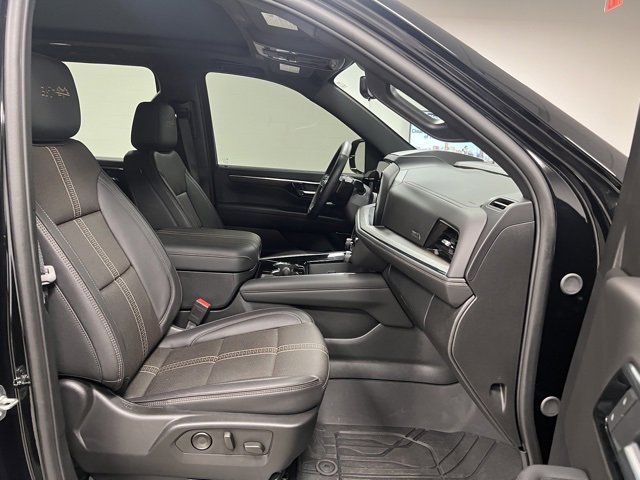 Used 2025 Chevrolet Suburban High Country image 56