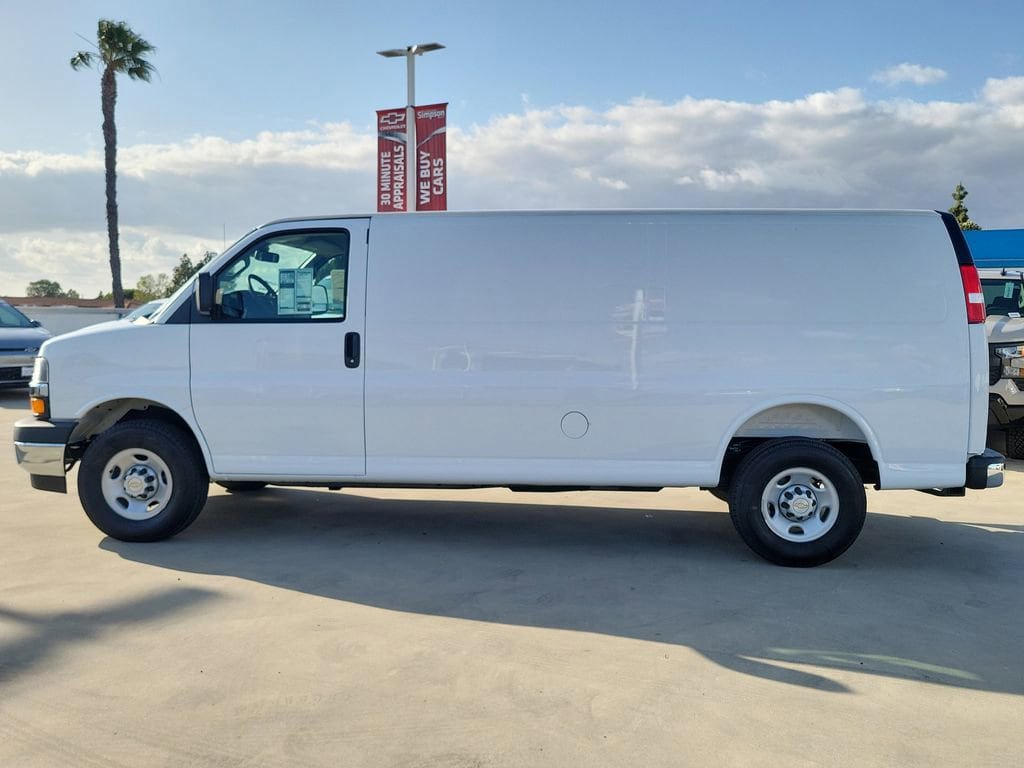New 2026 Chevrolet Express 3500 Extended RWD image 21