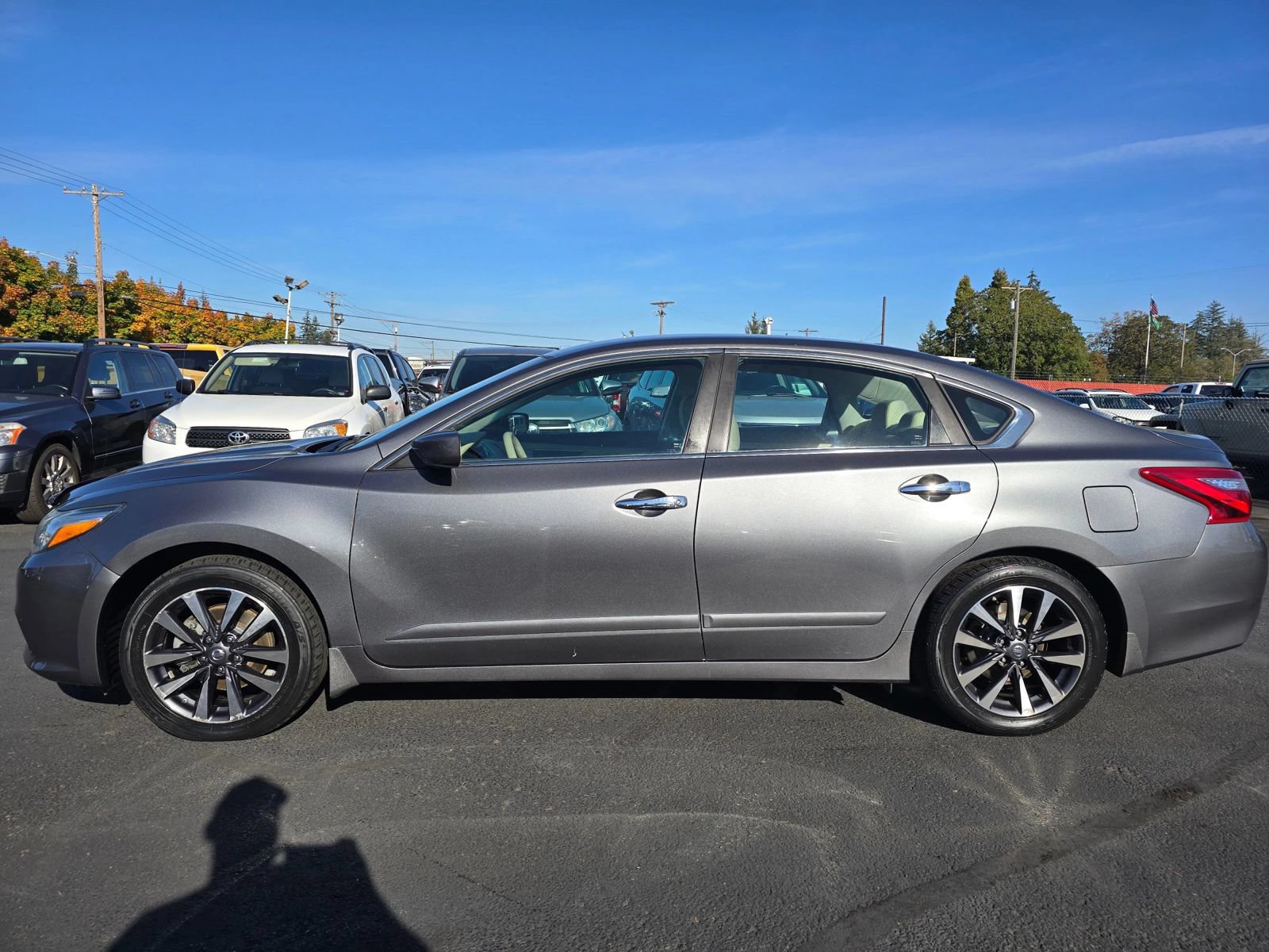 Used 2016 Nissan Altima 2.5 SV FWD image 2