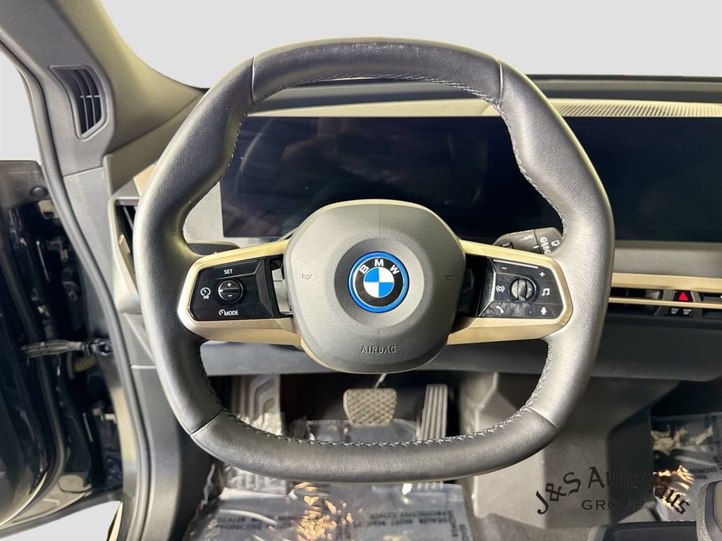 Used 2024 BMW iX xDrive50 w/ Sport Package AWD/4WD image 12