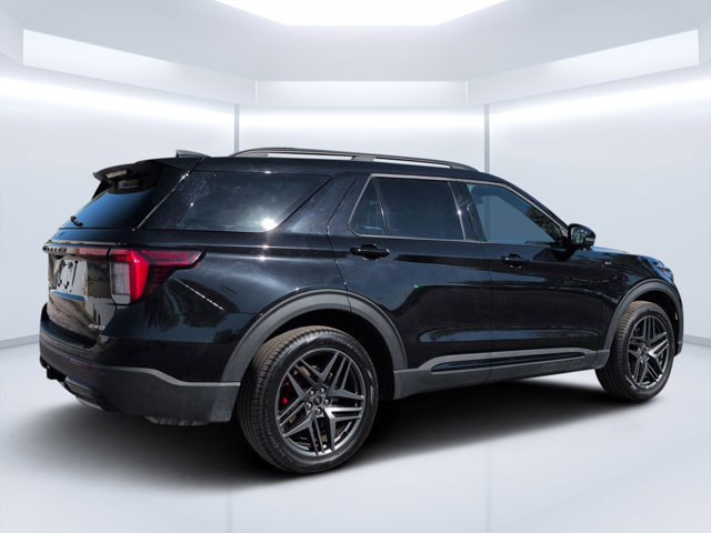 Used 2025 Ford Explorer ST-Line w/ ST-Line Street Pack AWD/4WD image 3